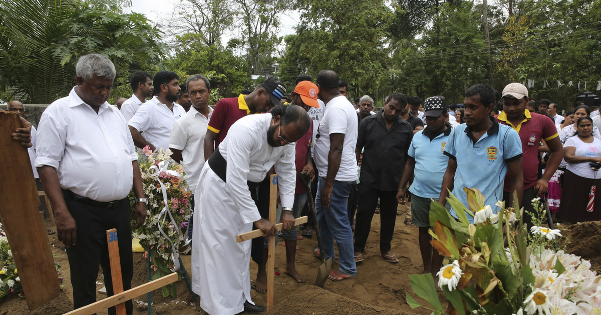 Death toll lowered to 253, Sri Lanka braces for more attacks | The Seattle Times