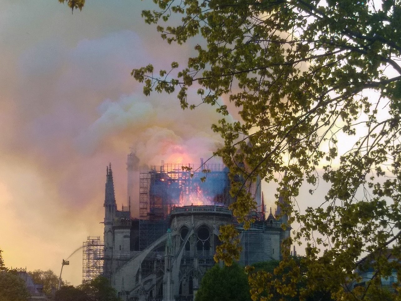 "Verbrenne sie noch mehr, oh Allah!" - Wie die Türkei den Brand der Kathedrale von Notre Dame feiert