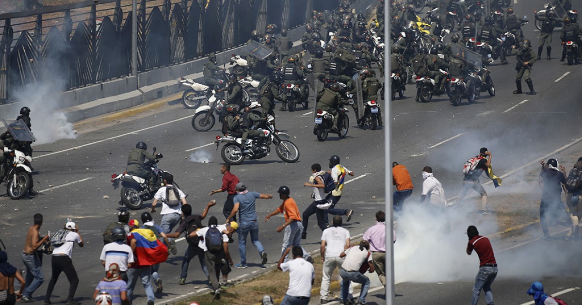 Venezuelans against Maduro hindered by 2012 gun ban