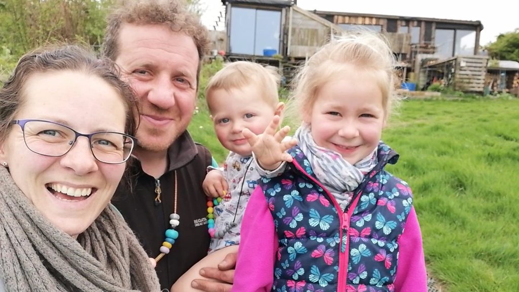 The family-of-four living off-grid - BBC News