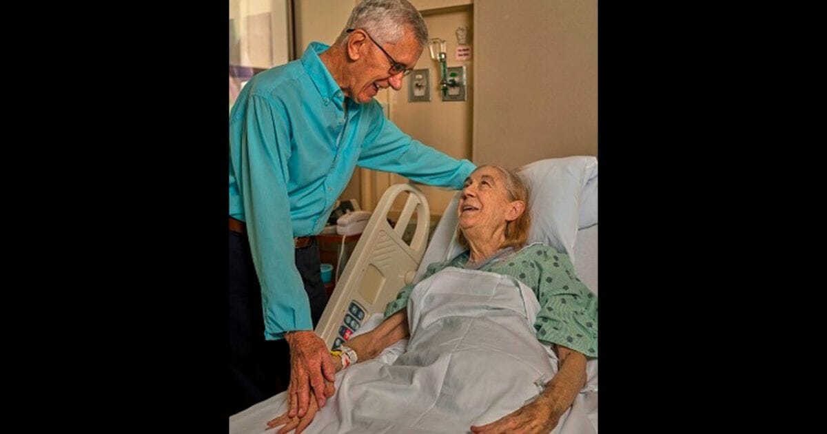 84-Year-Old Sees Neighbor’s Sign Begging for Help, Becomes Oldest Living Kidney Donor in US