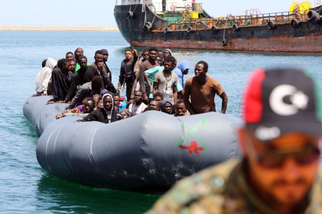 Libyscher Migrant im italienischen Fernsehen: "Schlepper und Seenotretter stehen in Kontakt"