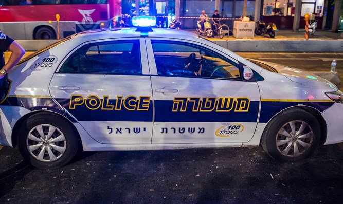 Arab tries to stab officers in Hadera - Israel National News