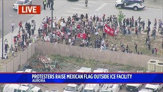 Left-wing protesters pull down American flag, raise Mexico flag