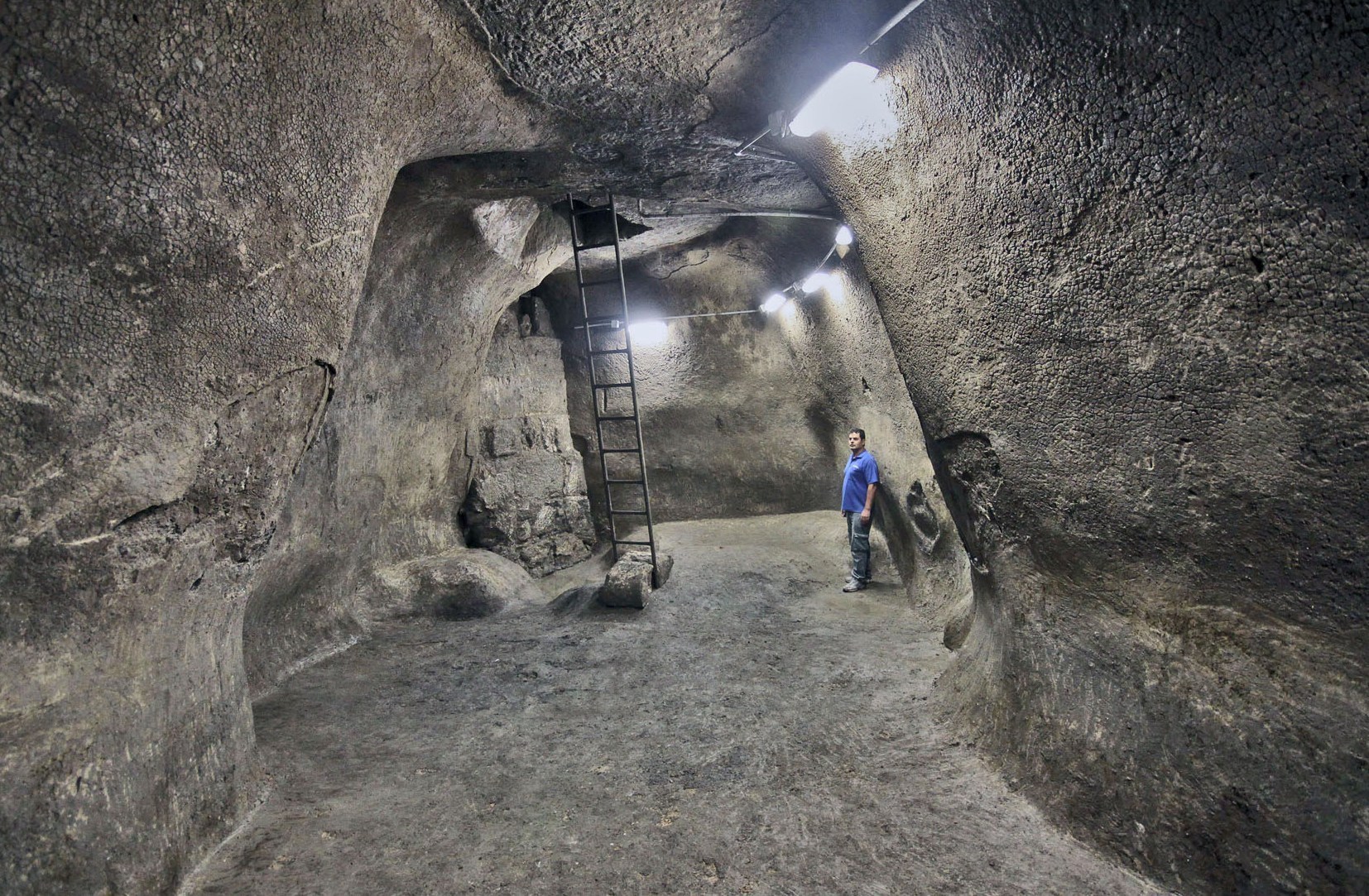 The Forgotten Discovery: A First Temple Era Water Cistern near the Temple Mount in Jerusalem