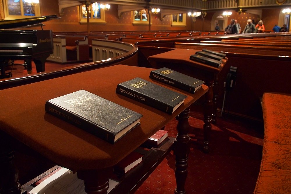 Why Churches Should Ditch Projector Screens And Bring Back Hymnals