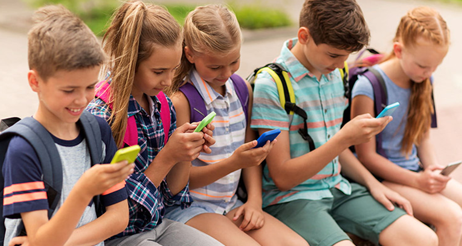 New Bill Would Ban Cell Phones For Anyone Under 21 – Conservative Daily Update