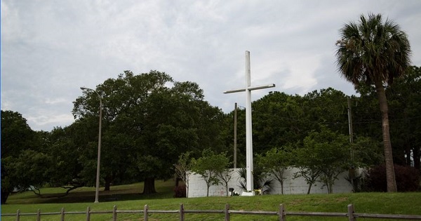 Court says park cross stays because to remove it would be 'hostile to religion' - WND