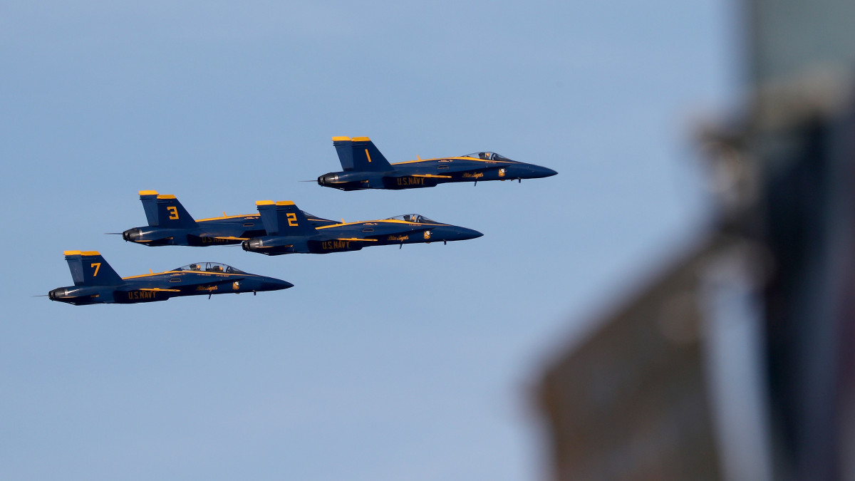 Thunderbirds, Blue Angels  Fly Over NYC, Newark in Salute to Frontline Workers – NBC New York