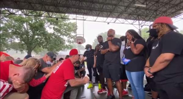 Prayer movement grows after white Christians kneel in repentance before black Christians for racism - The Christian Post