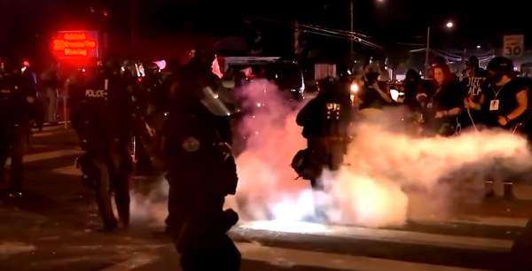 Police Union Bosses Say Local Prosecutors Are To Blame For ‘Night After Night Of Rioting’ - LaCorte News
