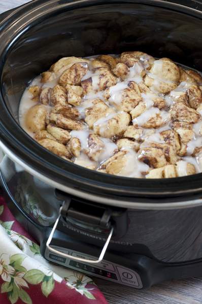 Crock Pot Cinnamon Roll Casserole | Wishes and Dishes