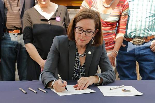 Oregon Gov. warns of $1250 fines, 1 month in jail for violating new COVID mandates