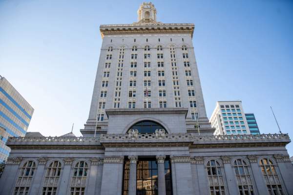 Oakland: Hall owner says he'll defy judge's order to close amid pandemic
