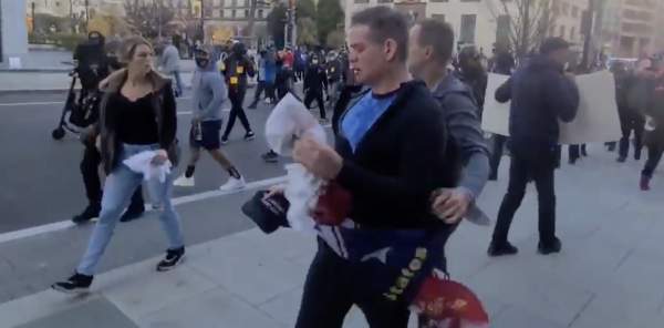 DC Police Blocked Off Trump Supporters and Forced Them to Walk Through BLM Mob – Daily Headlines