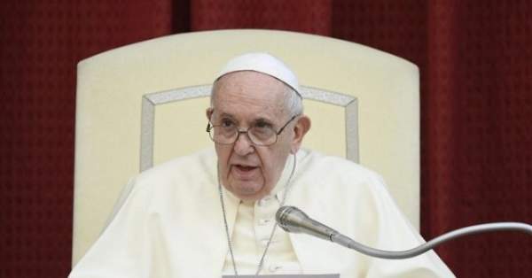 Pope Francis Criticizes Groups Protesting COVID Lockdowns in Op-Ed