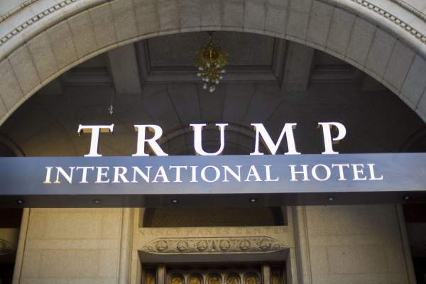 Video Shows Trump’s Washington Hotel Lobby Serving as Rest Area for Police Officers on Inauguration Day