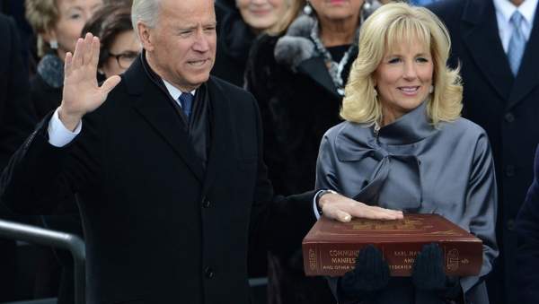 Biden To Be Sworn In On Copy Of The Communist Manifesto ⋆ 10ztalk viral news aggregator