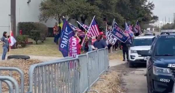 Huge MAGA Crowd of Trump Supporters Greets Biden in Texas... Not One Biden Supporter in Sight (VIDEO)