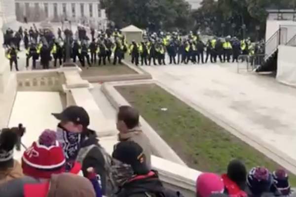 The Most Definitive Video Yet of Capitol Police Letting the Protesters In