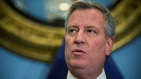 NYC's de Blasio mum after NYPD cops seen on video being harassed | Fox News