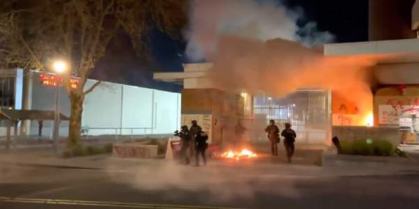Portland riot leads to Antifa setting fire to ICE building - TheBlaze