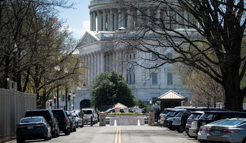 U.S. Capitol Locked Down after Suspect Rams Car into Police Officers: Reports ⋆ 10z Viral