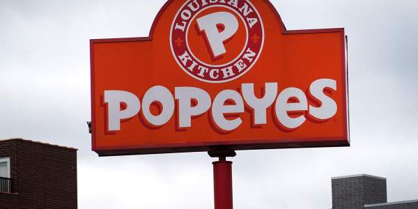 Popeyes store under criminal investigation after posting sign saying, ‘Will reserve the right to refuse service to white people’ - TheBlaze