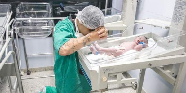 Image of New Father Praying Over His Newborn Baby Goes Viral - LifeNews.com