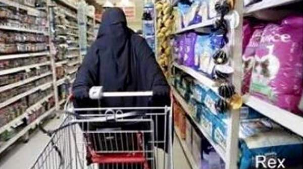 Angry Muslim Confronts Cashier For Wearing U.S. Flag... What Happened Next Had Store Cheering
