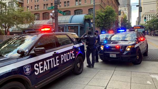 Seattle could lose over 200 cops due to COVID vaccine mandate, report says | Fox News