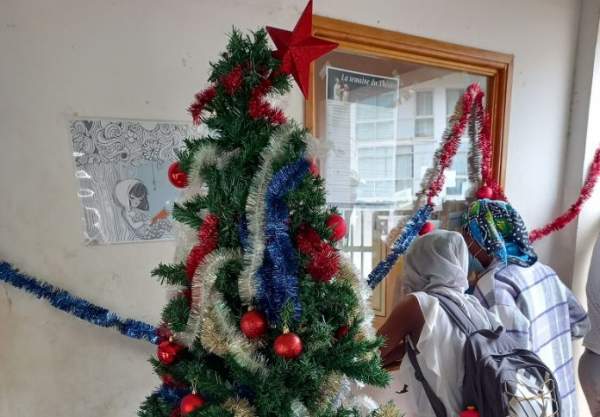 France: Compared to wearing the headscarf, a Christmas tree in a school is considered “shocking” – Allah's Willing Executioners