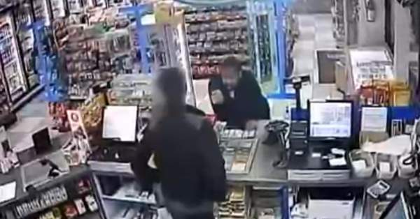 VIDEO: Gunman Shoots Store Clerk In Face Without Warning - The Police Tribune