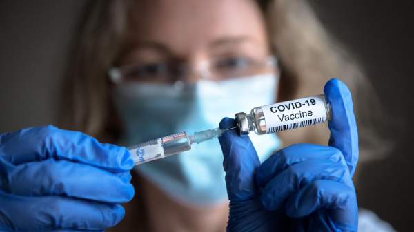Corona aktuell: Wie kann ich Nebenwirkungen nach der Impfung melden? | BRIGITTE.de