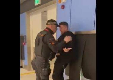 VIDEO: British Police Harass and Rough Up Tommy Robinson Hoping to Provoke Him on Return to Britain Following His BS Detention in Mexico