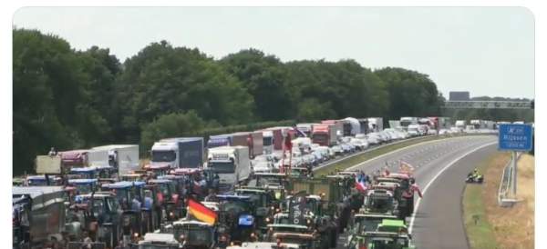 Holland vor dem Kollaps? Farmer-Massenproteste weiten sich aus - Flughäfen, Autobahnen und Häfen blockiert | UNSER MITTELEUROPA