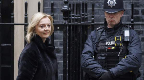 TOUGH ON CRIME: Liz Truss to tell forces to Police streets and NOT Twitter   - Politicalite