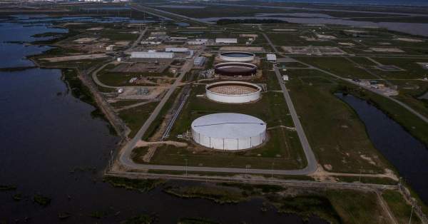 Oil from U.S. reserves sent overseas as gasoline prices stay high | Reuters