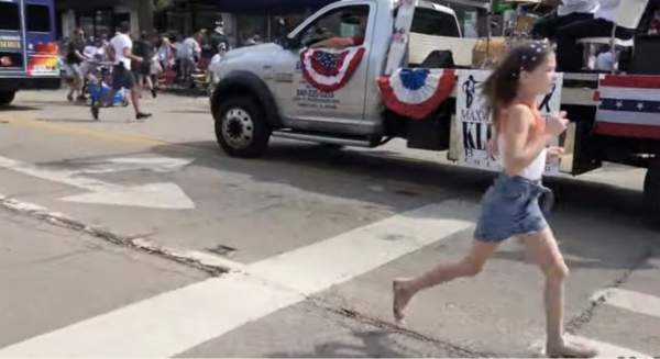 Horrifying Video Catches Moment Shots are Heard During Highland Park Fourth of July Parade - 10z viral