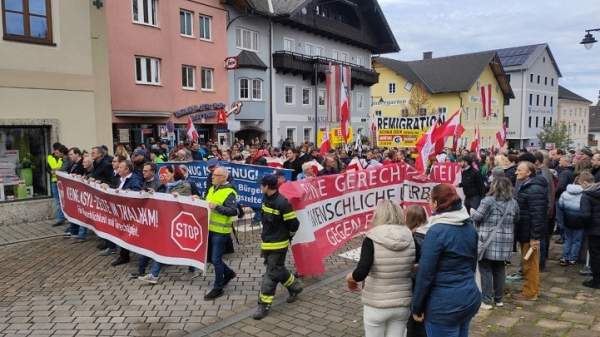 Demo gegen Asylpolitik in St. Georgen: Pfiffe gegen linke Politiker - Wochenblick.at