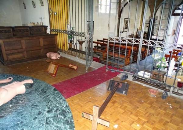 France: The Saint-Joseph Chapel vandalised with an axe – Allah's Willing Executioners