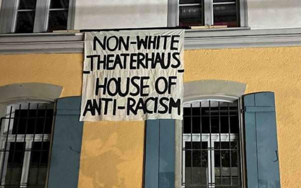 Kein Zutritt für Weiße: Schwarze Künstler besetzen Theater in Zürich – Jihad Watch Deutschland