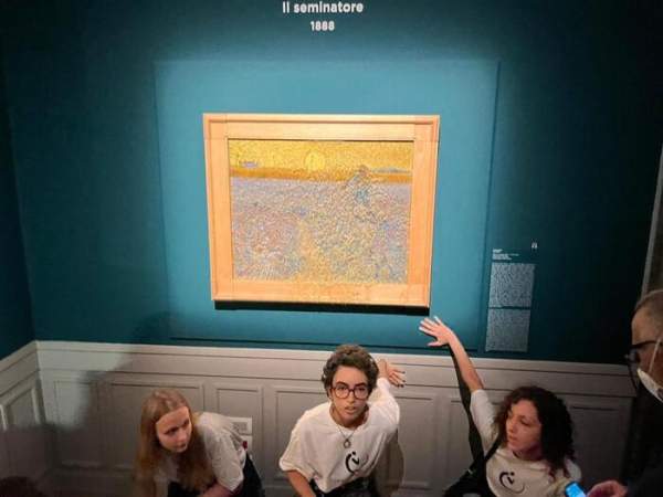 Climate activists throw soup on Van Gogh in Rome - English - ANSA.it