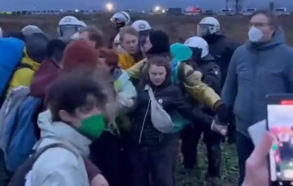 Swedish Climate Activist Greta Thunberg Carried Away by German Police From Coal Mine Protest (VIDEO)