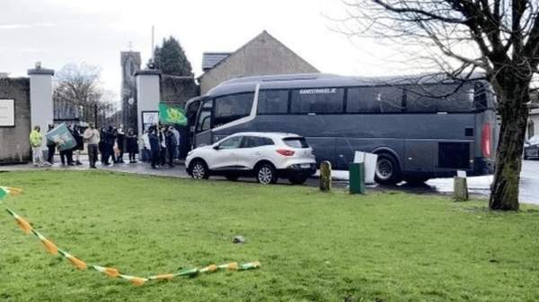 Ireland: Protesters block bus with asylum seekers in Mullingar (VIDEO) – Allah's Willing Executioners
