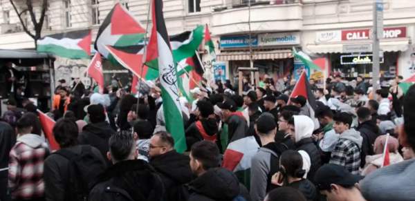 Polizei sah zu: Erschütterung über antisemitische Parolen bei Demo | Exxpress
