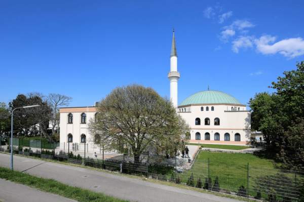 In the heart of Vienna, Austria: memorial service for Islamist terrorist! – Allah's Willing Executioners