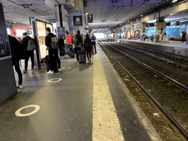 France: An Algerian migrant threatens passengers with a knife and shouts “Allah Akbar”; the police shoot with their Taser, but the attacker’s djellaba blocks the electrical impulses – Allah's Willing Executioners