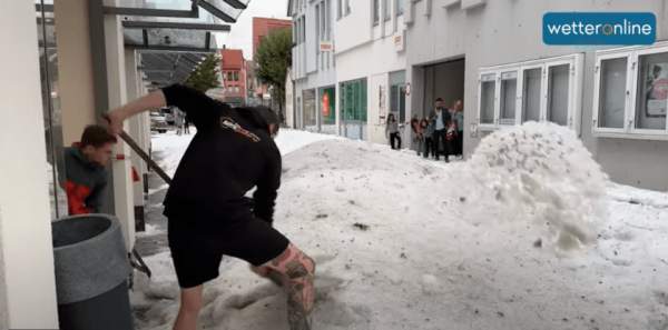 Global warming: Winter landscape in the German city of Reutlingen in August – Allah's Willing Executioners
