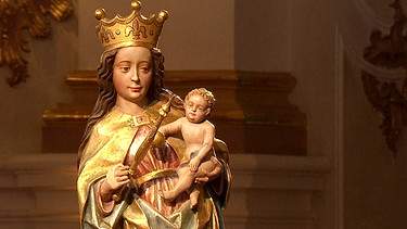 Syrer (29) reißt Madonna in Wiener Kirche aus Verankerung | Exxpress